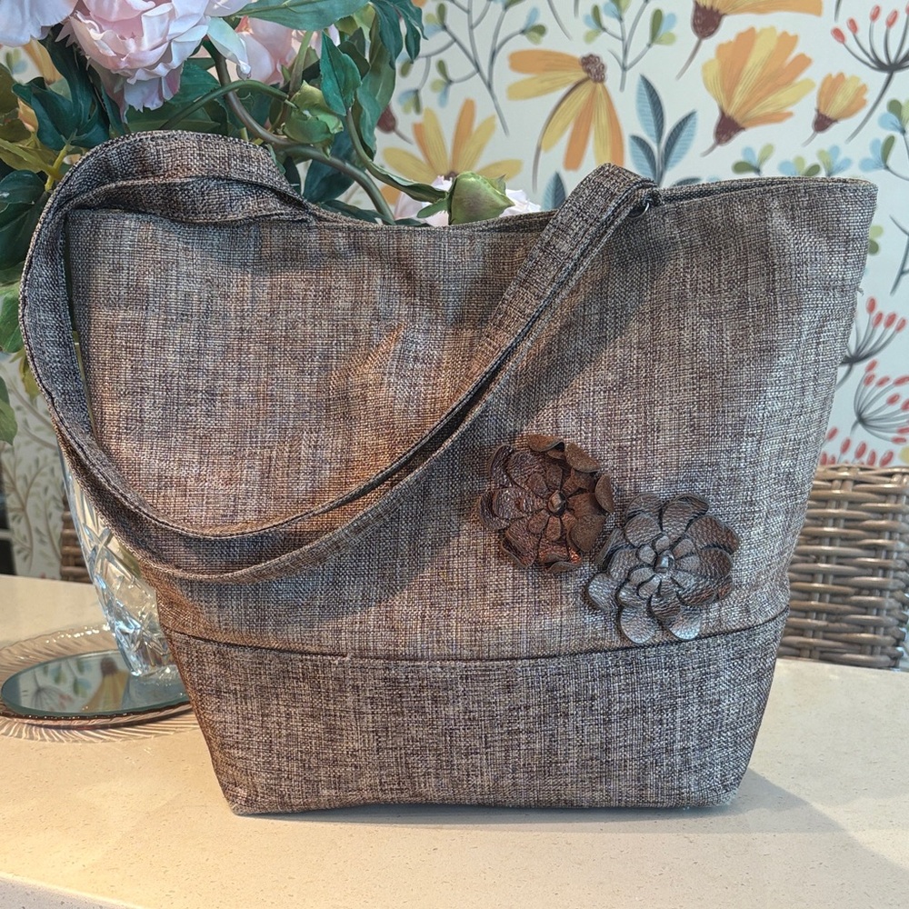 Berkshire Bags Brown Linen-Look Tote With Leather Flowers